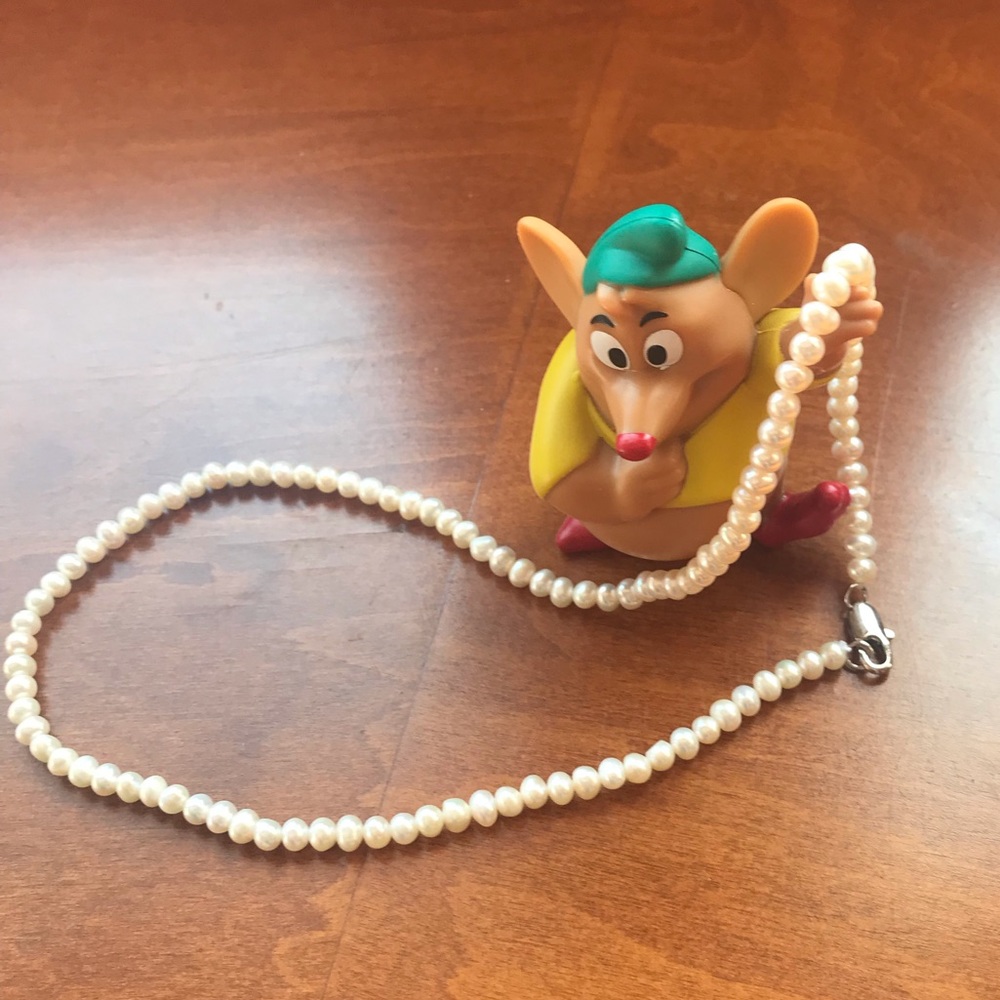 White/ cream egg shaped pearl necklace✨🪡🧵✨